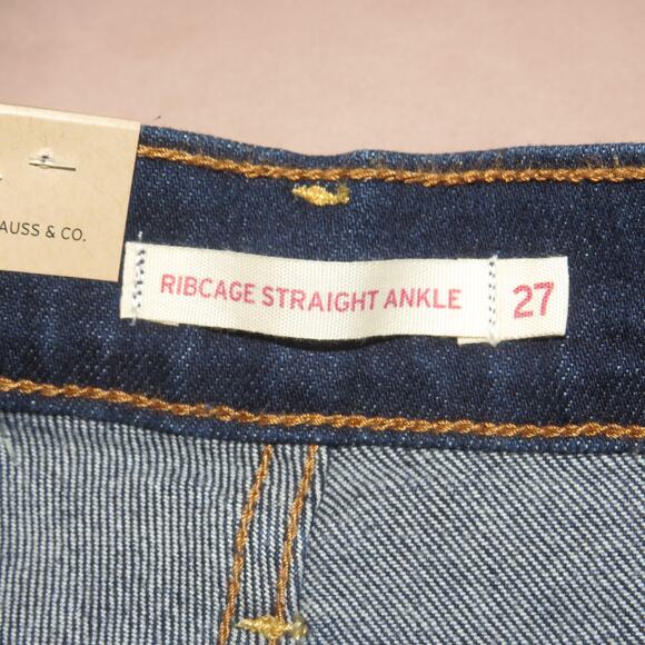 Levi’s Distressed Ribcage Straight Ankle Jeans - Picture 10 of 13